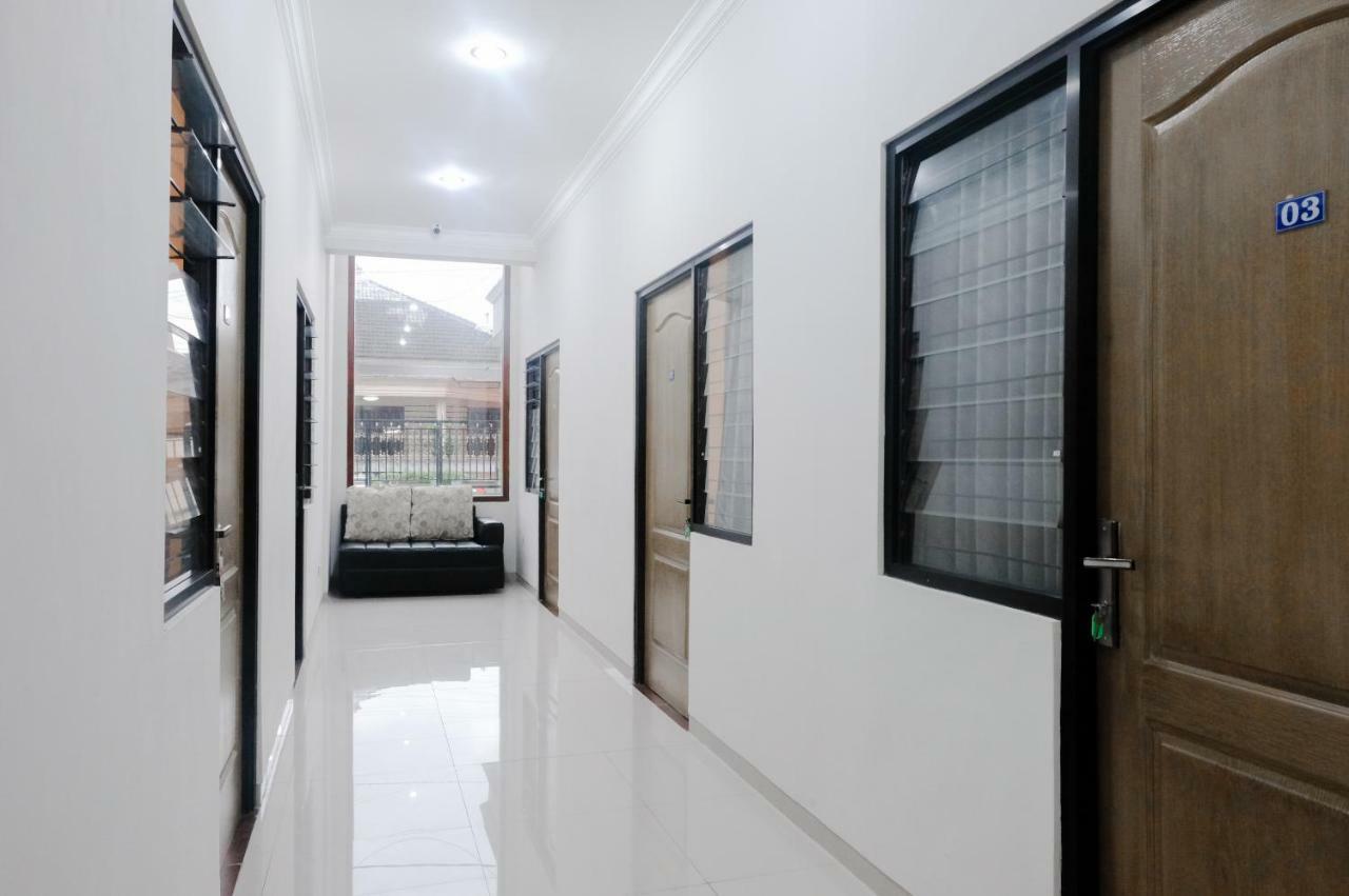Reddoorz Near Cyber Mall Malang Exterior foto